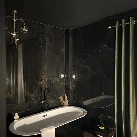 Shai's Luxury * Korce